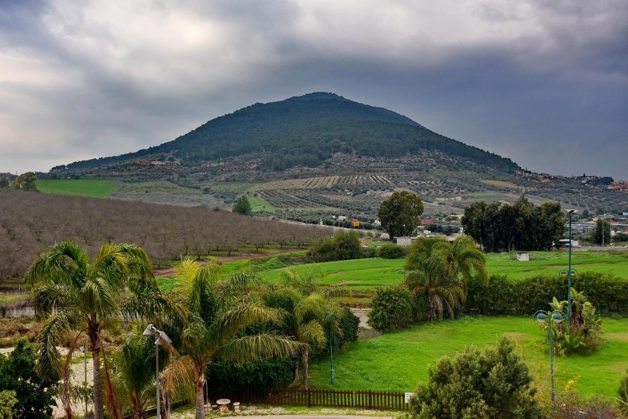 Pearl Of The Valley Hotel Kfar Tavor Dış mekan fotoğraf